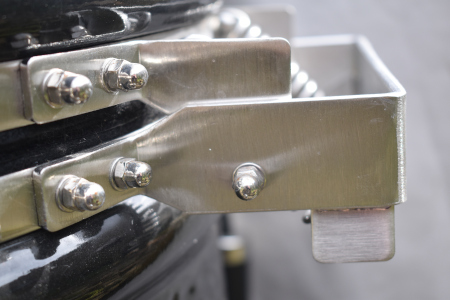 Monolith Kamado hinge mechanism