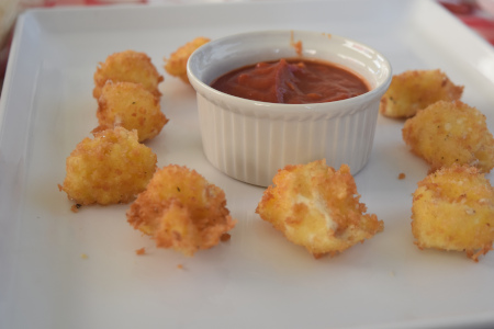 Deep Fried Mozzarella Balls With Spicy Dipping Sauce