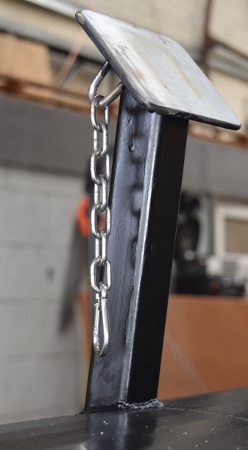 The back stop for the lid features a carabiner safety chain