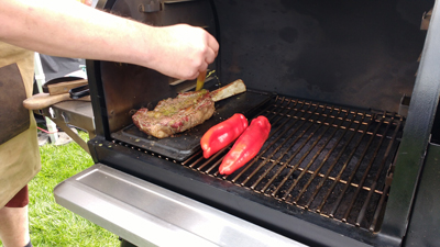 Cooking steak on the Traeger Timberline 850 doesn't produce grill marks.