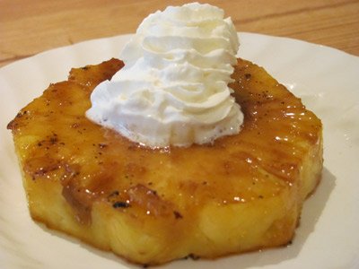 Grilled pineapple rings with squirty cream