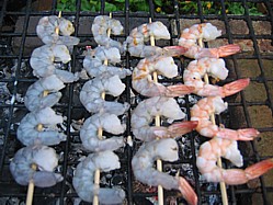 How to grill shrimps by watching the colour change