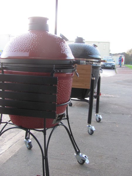 Kamado Joe versus Monolith Classic