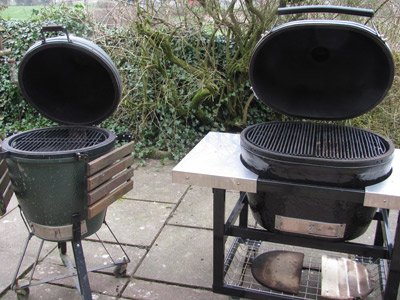 Primo versus Big Green Egg lined up together